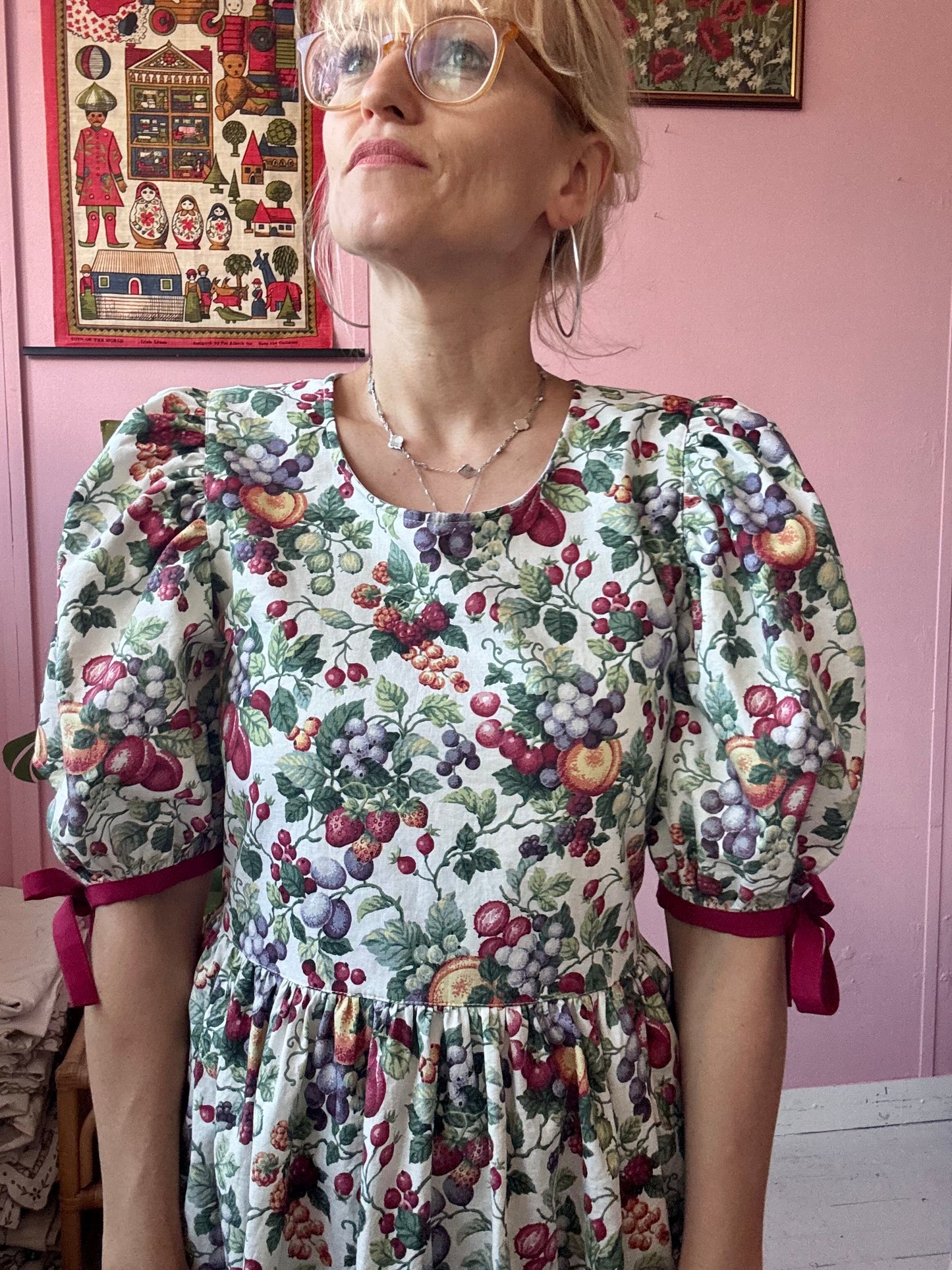 White fruity dress with detachable collar