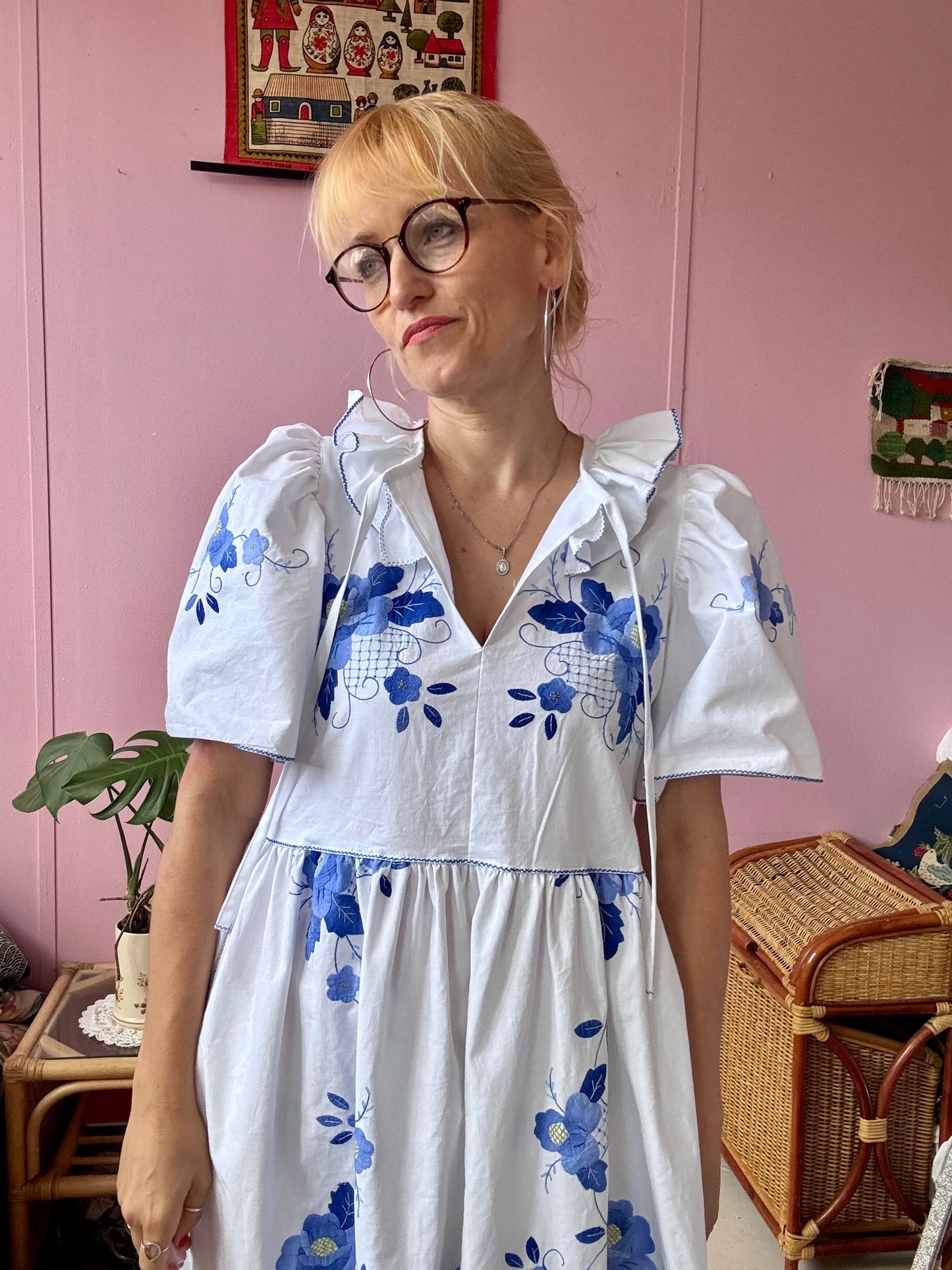 Maxi dress with blue floral appliqués