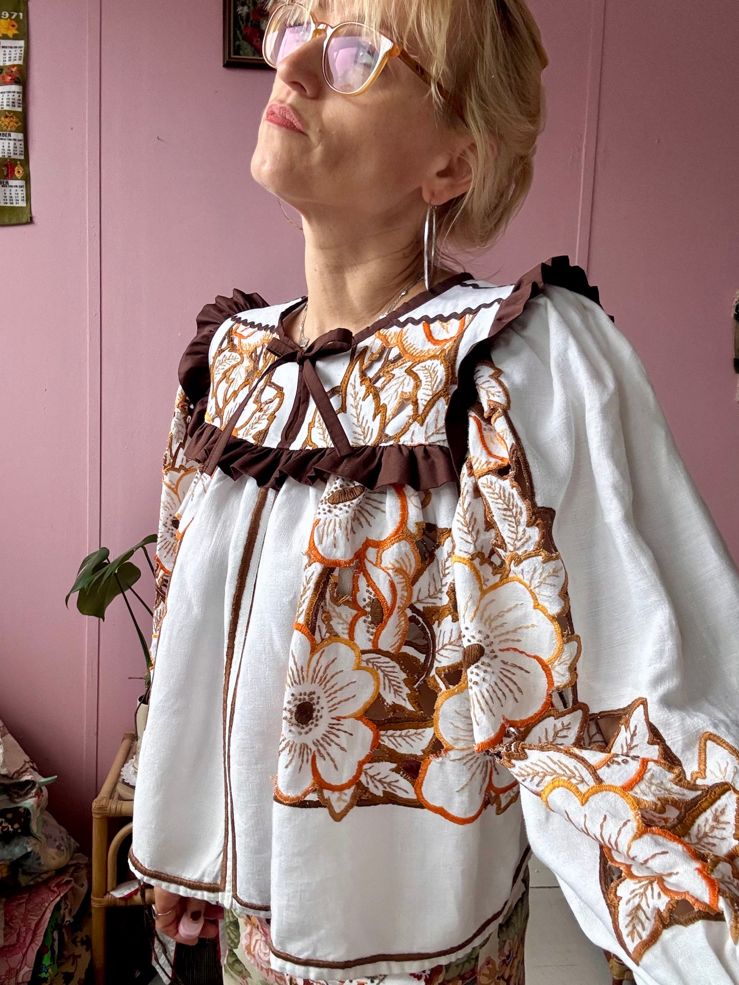Floral blouse with brown frill