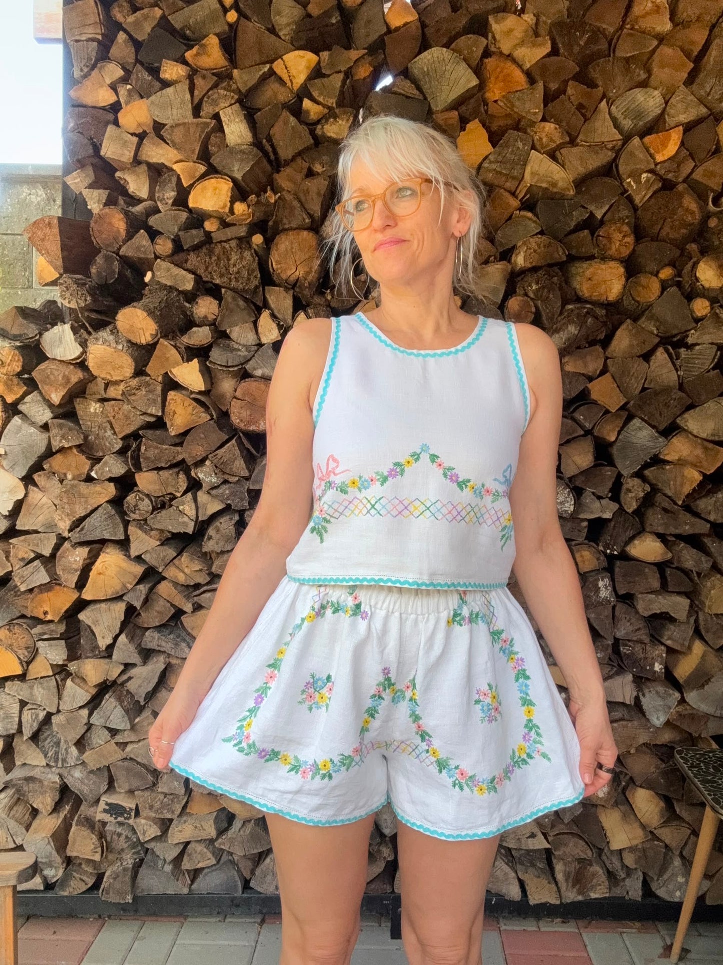 Linen shorts set with bows hand embroidery