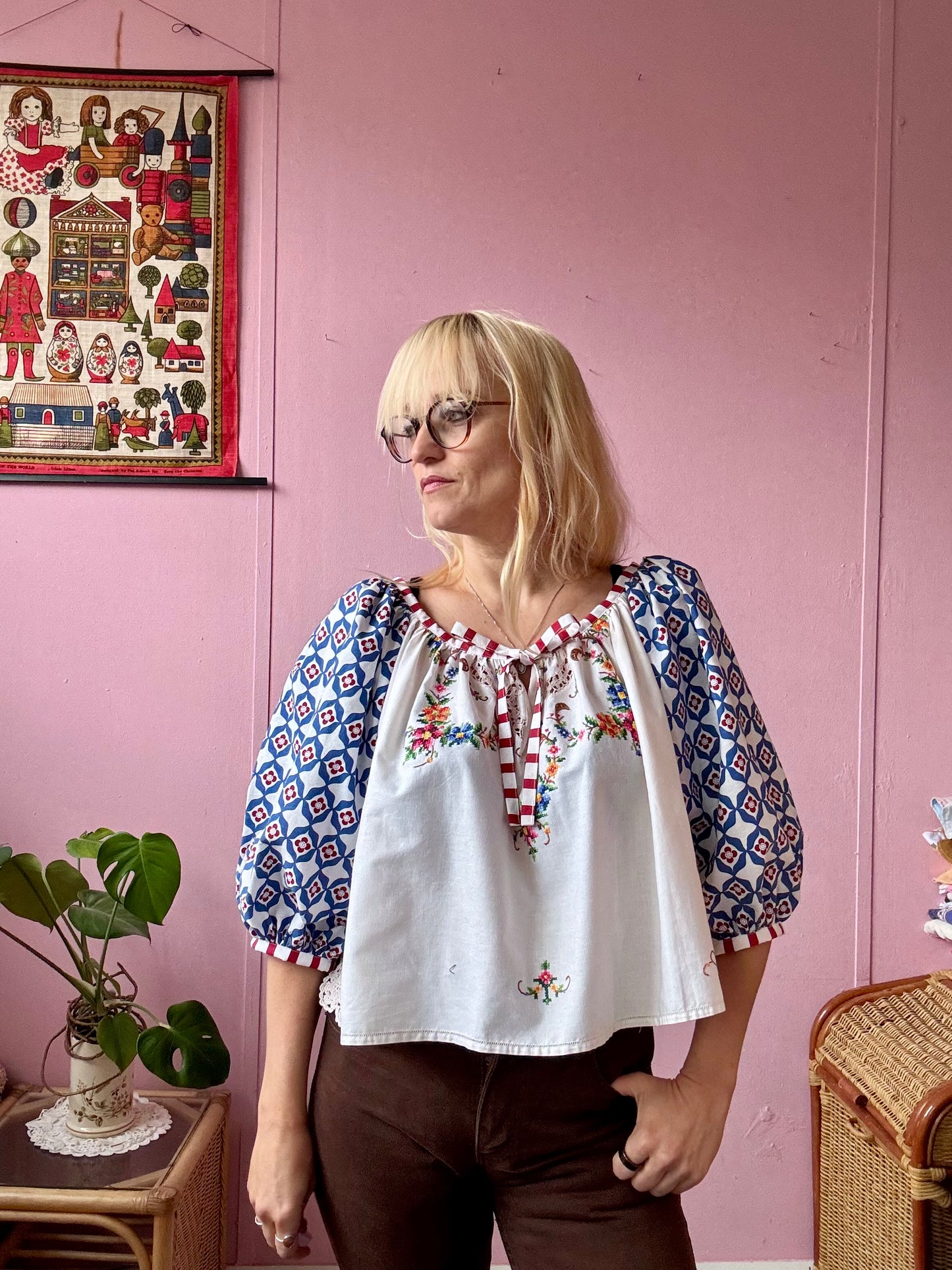 Embroidery and lace blouse with red stripes binding