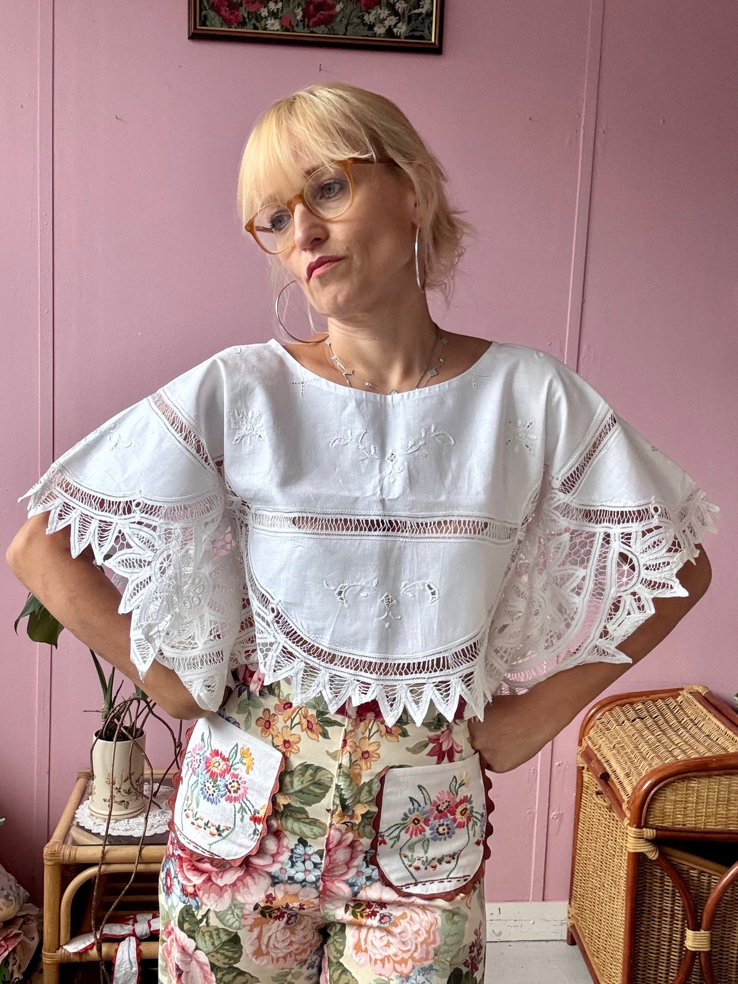 White cotton/lace basic top