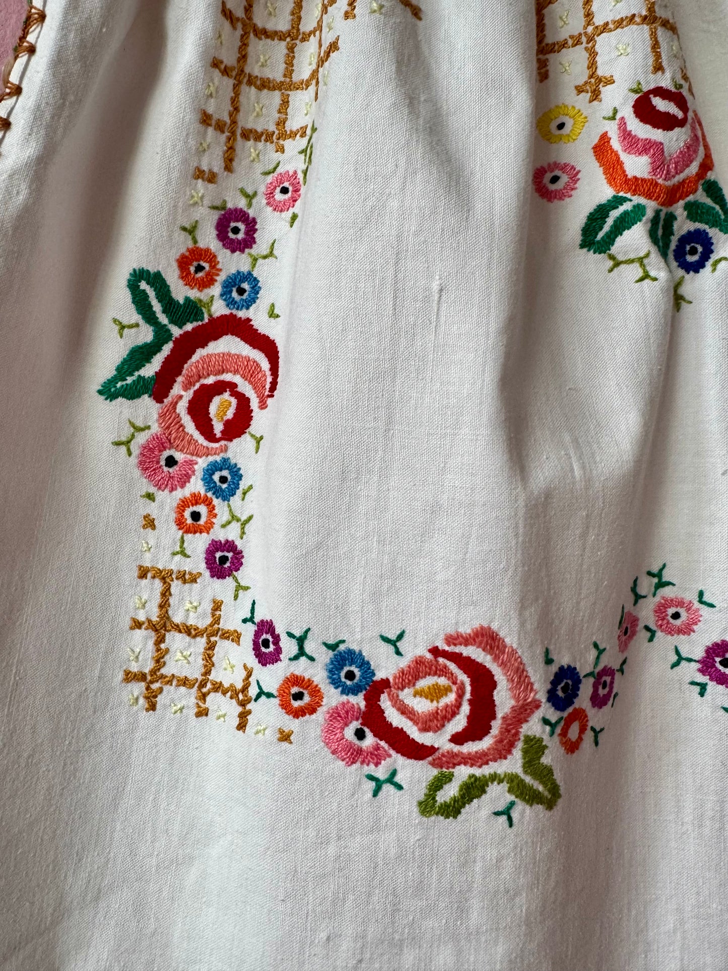 Embroidery skirt with green waistband