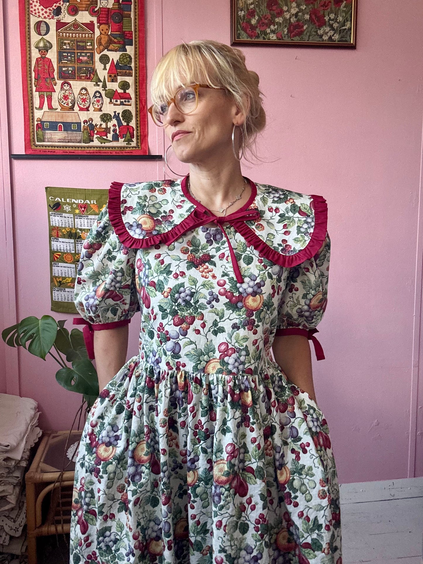 White fruity dress with detachable collar