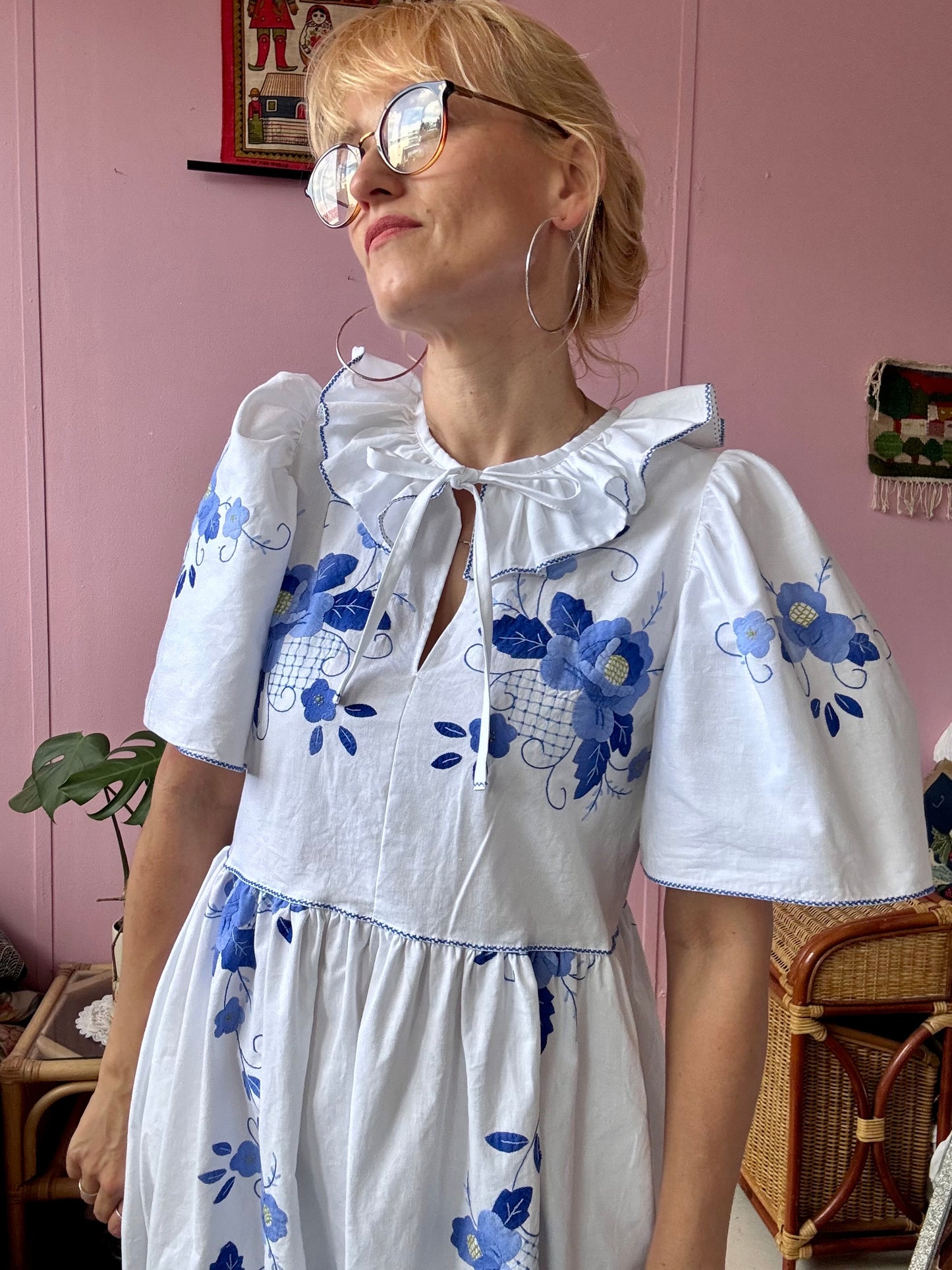 Maxi dress with blue floral appliqués