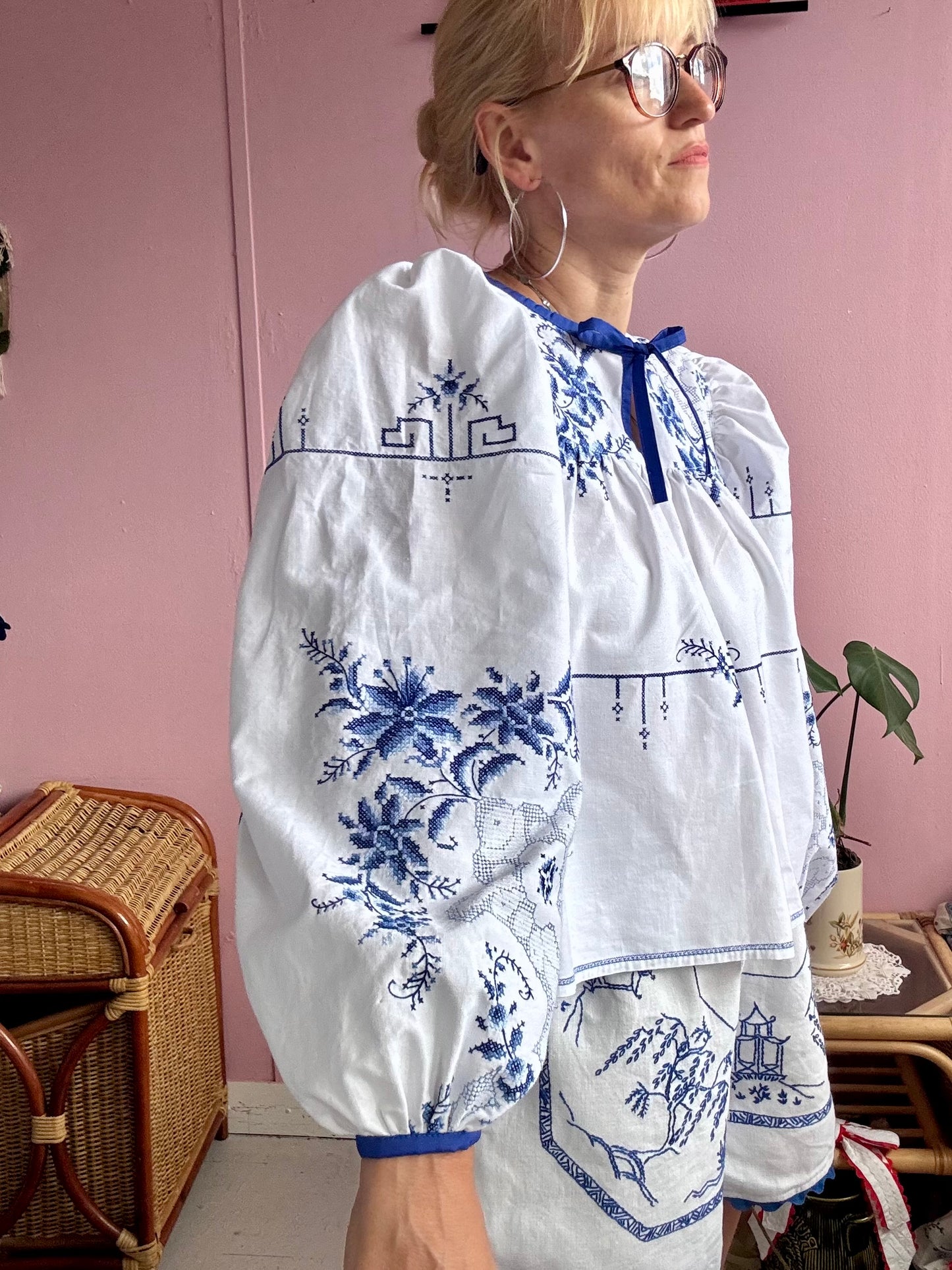 Blue embroidery blouse with long sleeves