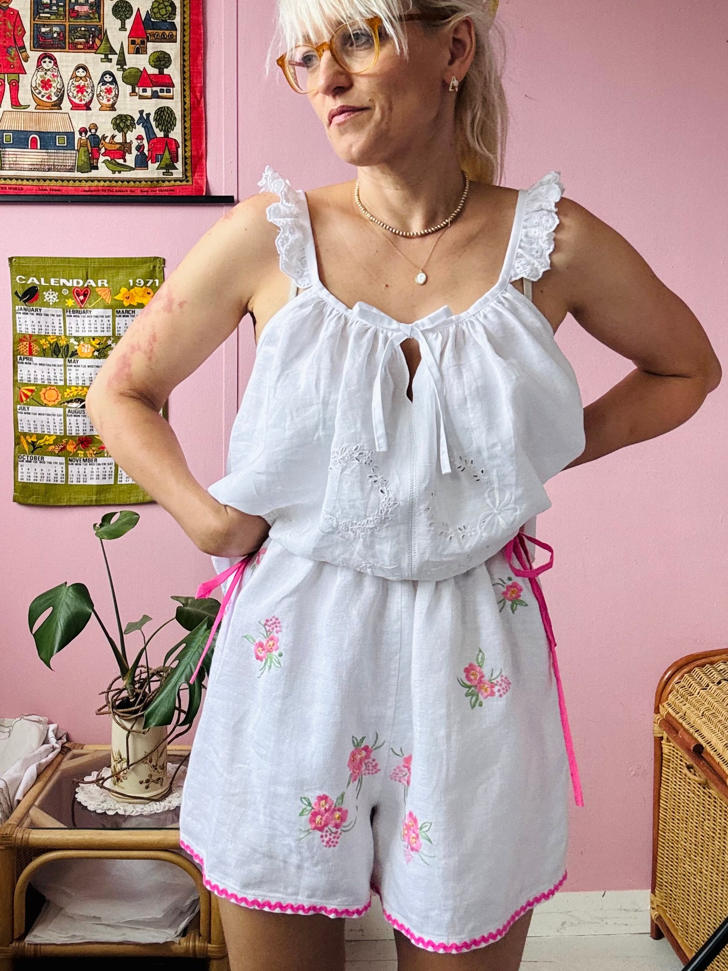 Floral shorts with pink bows
