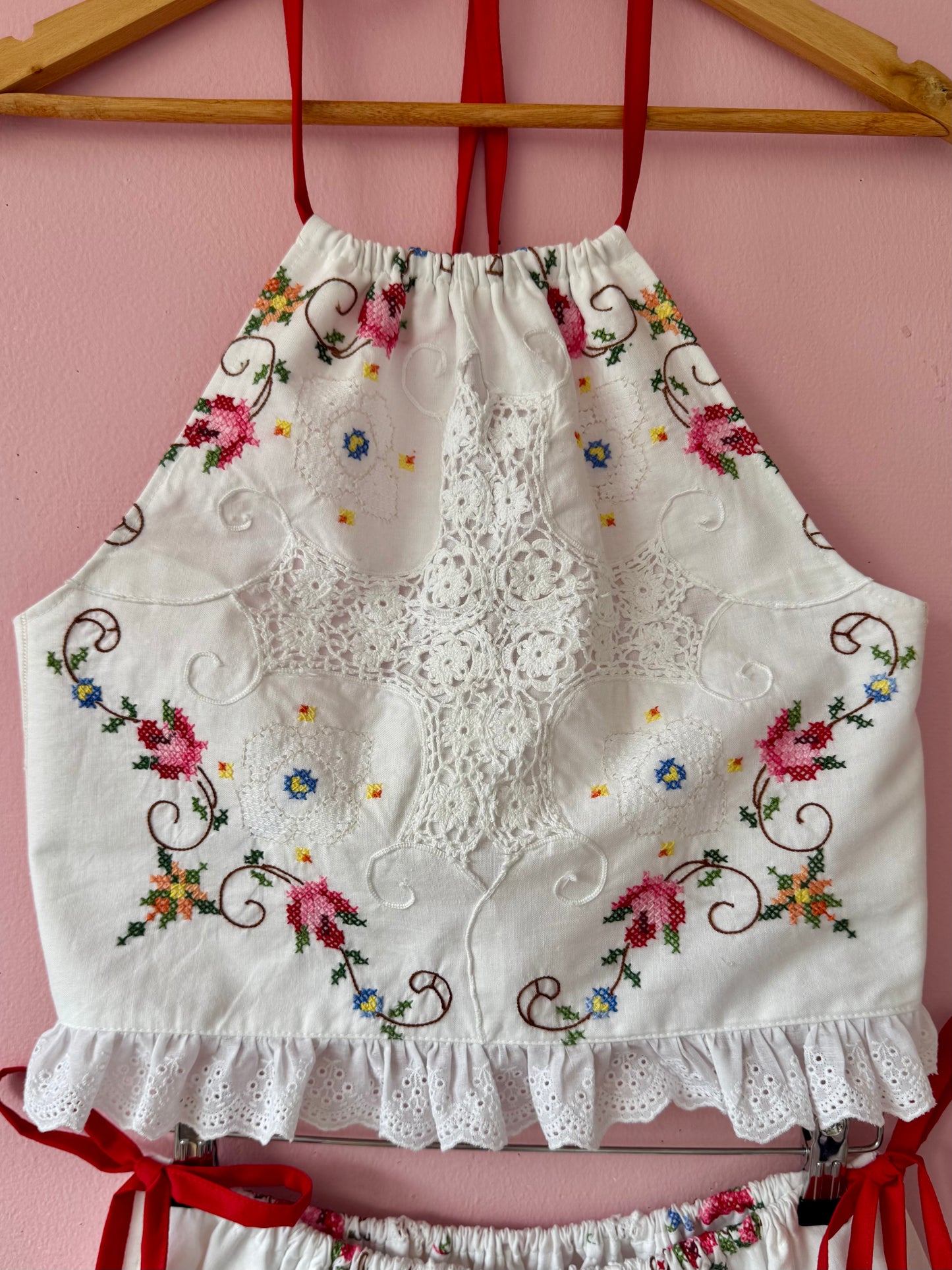 Embroidery skirt set with red bows