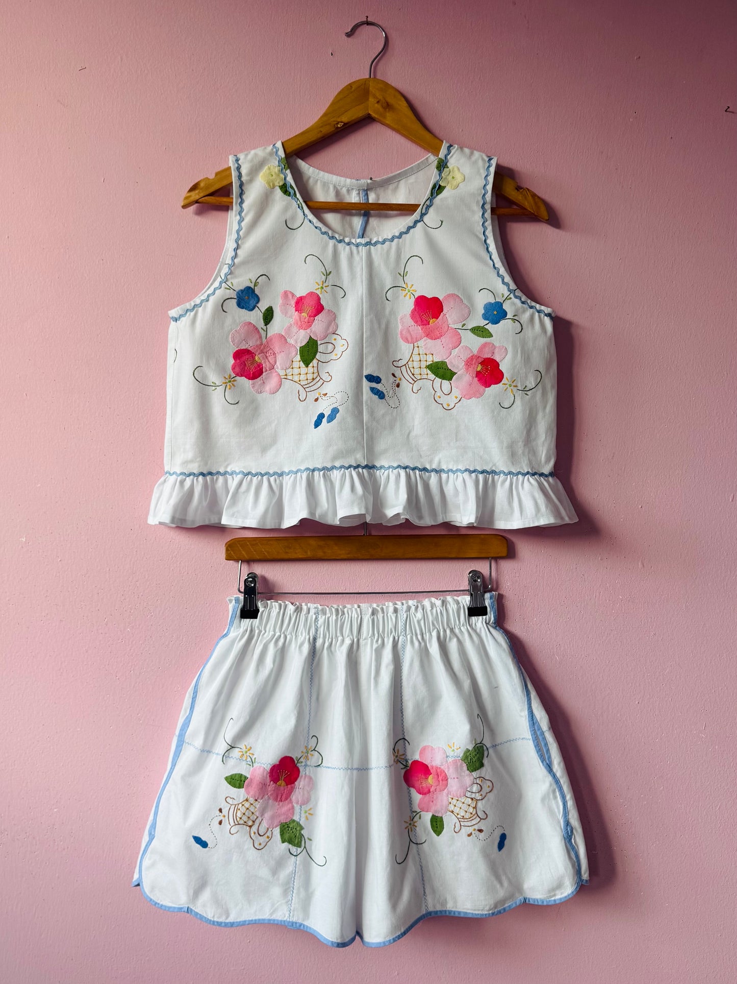 Floral appliqués shorts set with frill