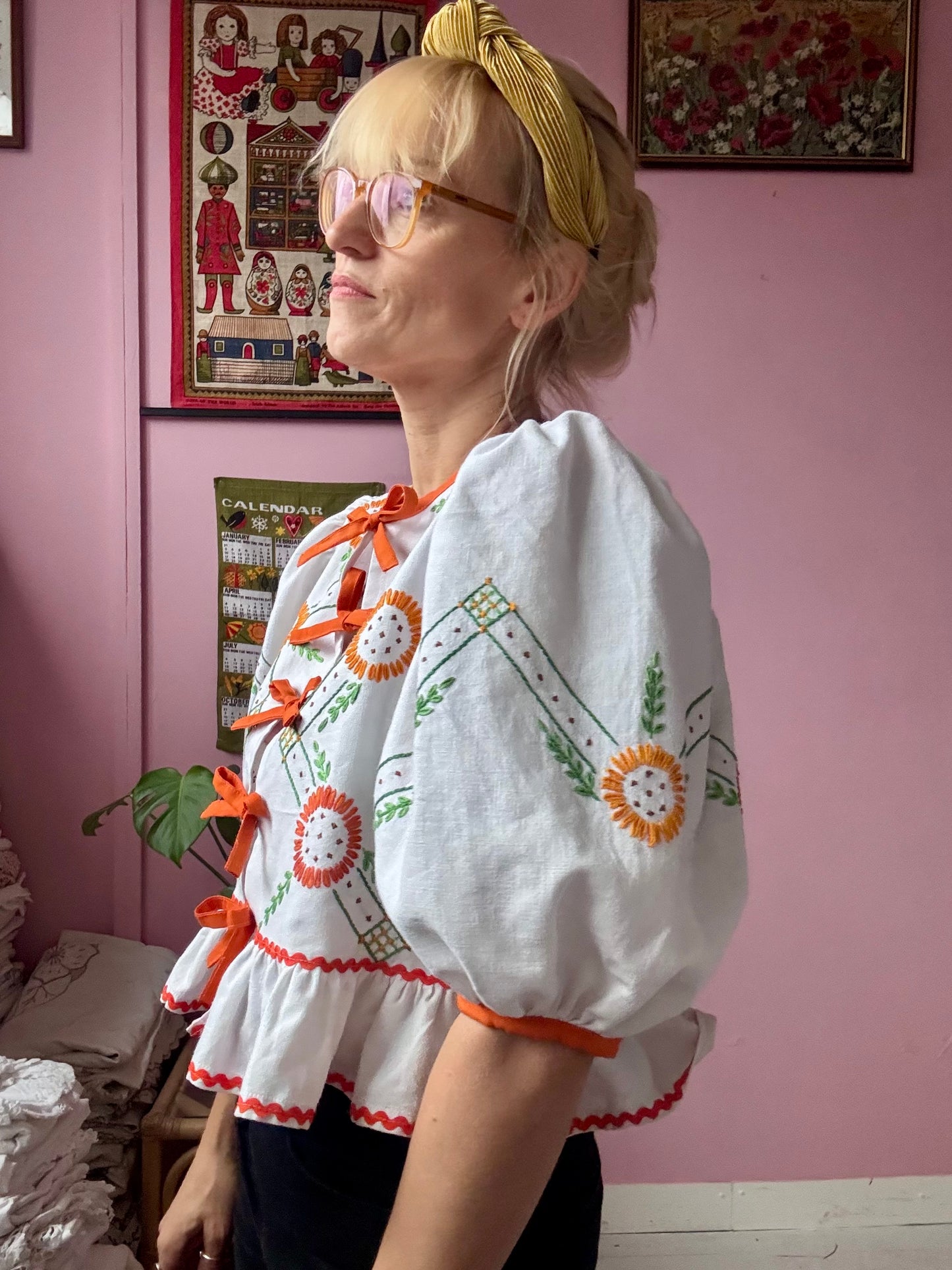 Floral blouse with hemline frill