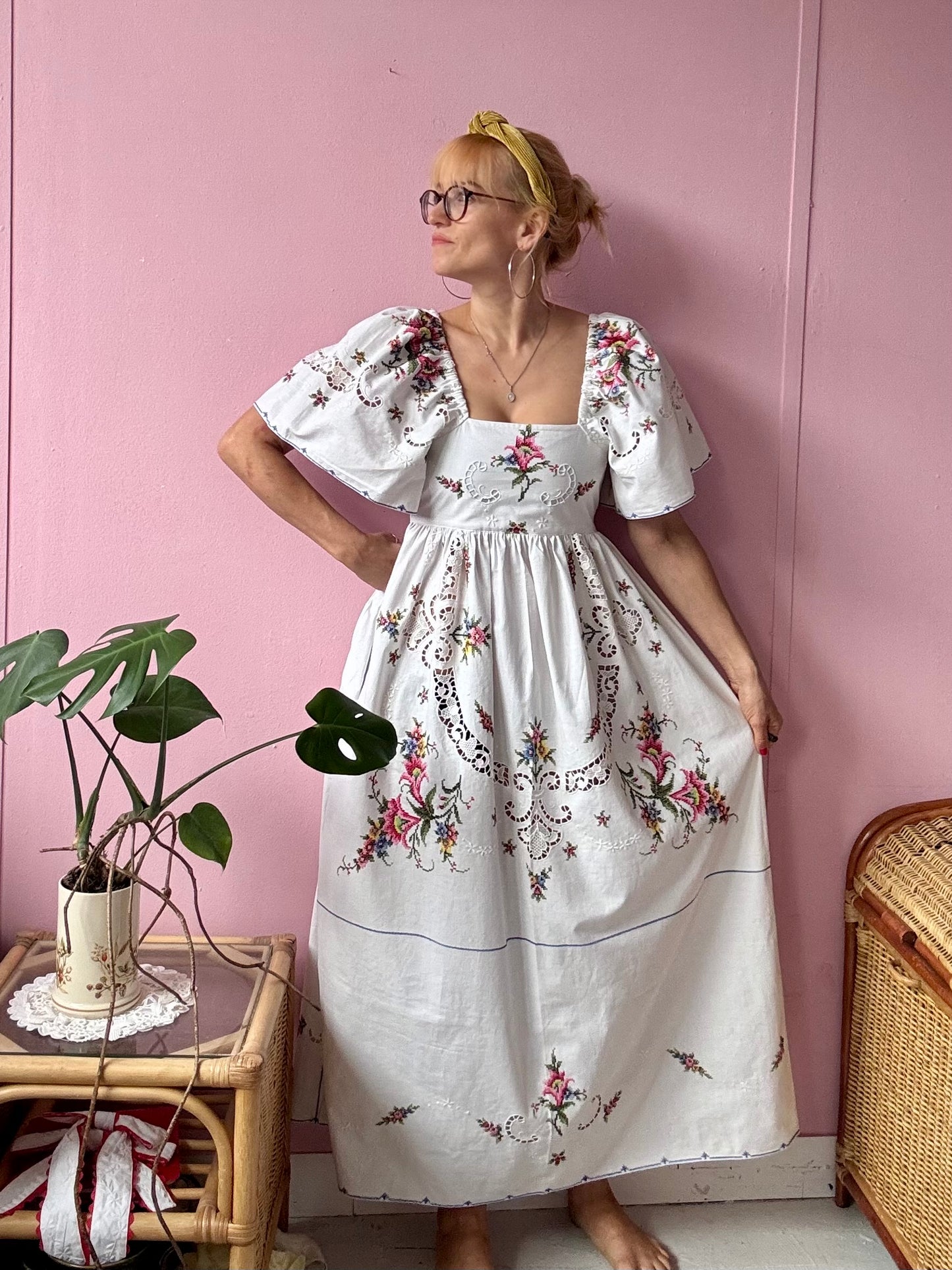 Maxi dress with embroidery and lace