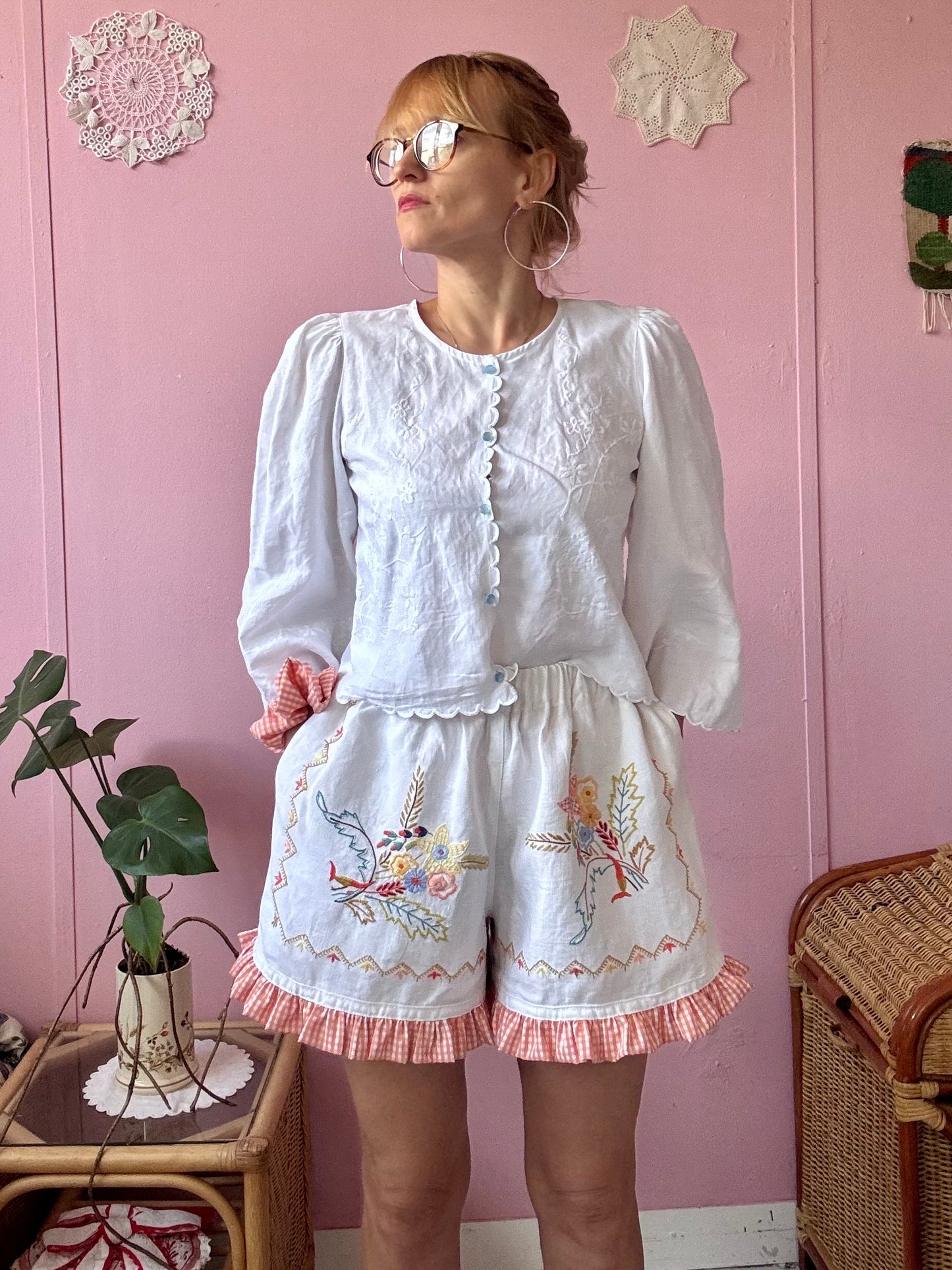 Linen floral shorts with orange gingham frill