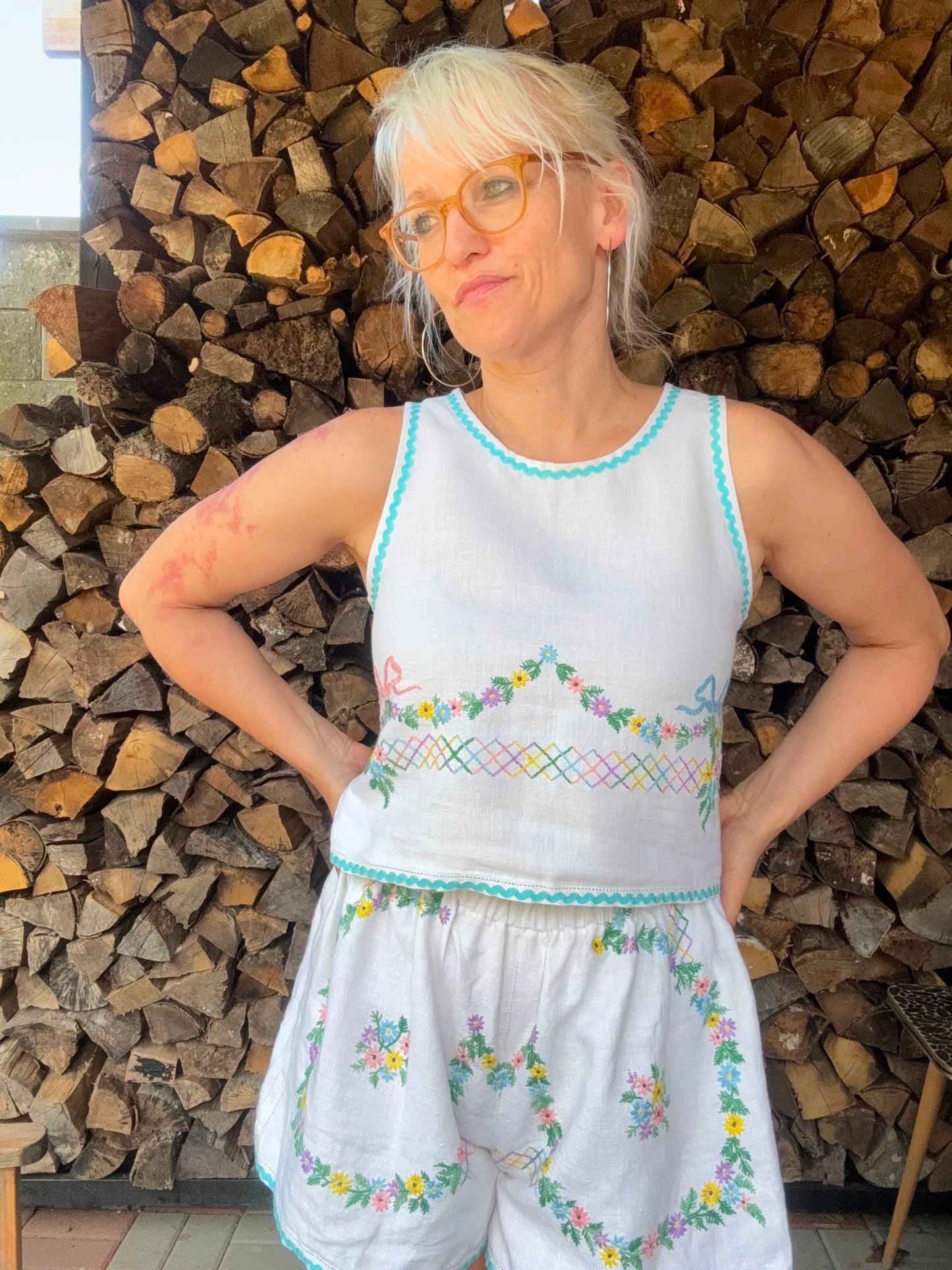 Linen shorts set with bows hand embroidery